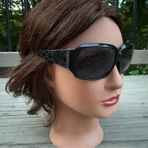 Burberry 4010 black quilted temples sunglasses main image 6